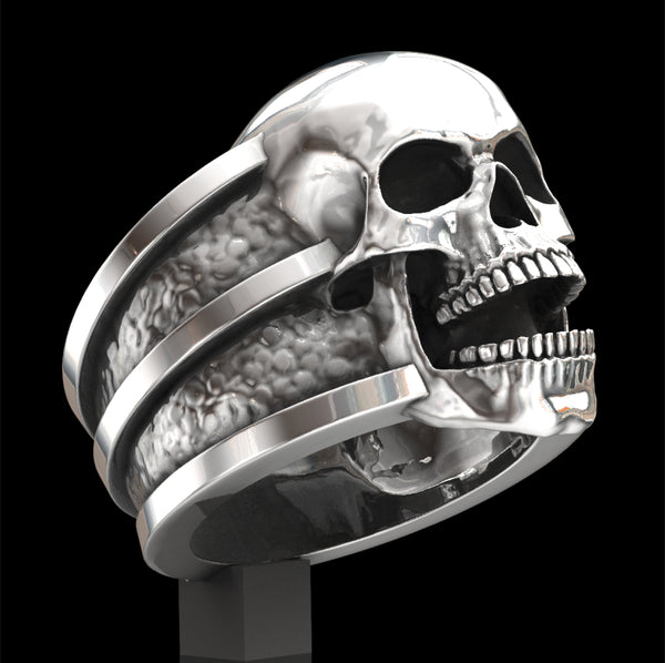 Screaming skull ring
